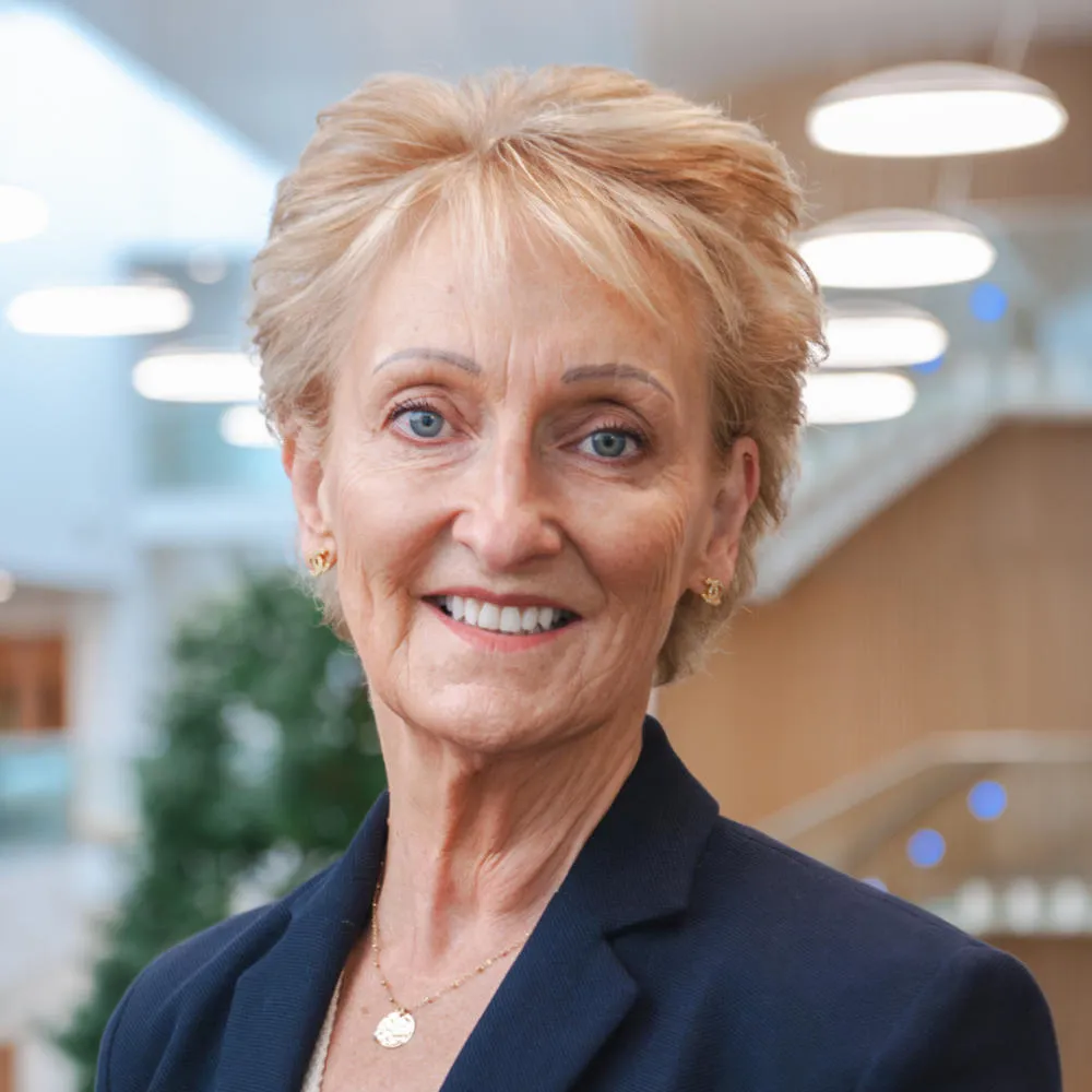 Headshot of Lynn Mawdsley