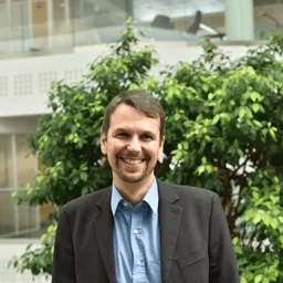 Headshot of Carsten Rönsdorf