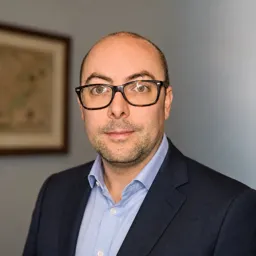 Headshot of Oliver Teasdale