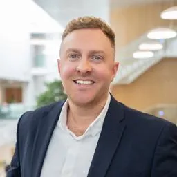 Headshot of Tom Stabb