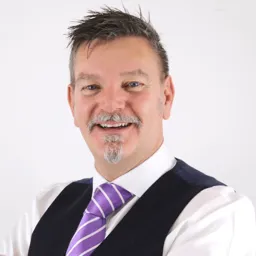 Headshot of Chris Wilton